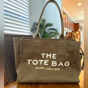 Marc Jacobs Women's The Large Tote Bag